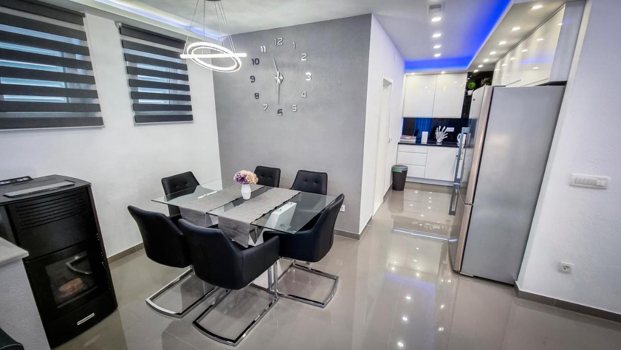 Deluxe Apartment F & M Tučepi Exteriér fotografie